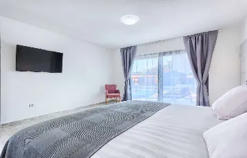 4-Bedroom Villa in Buje with Pool