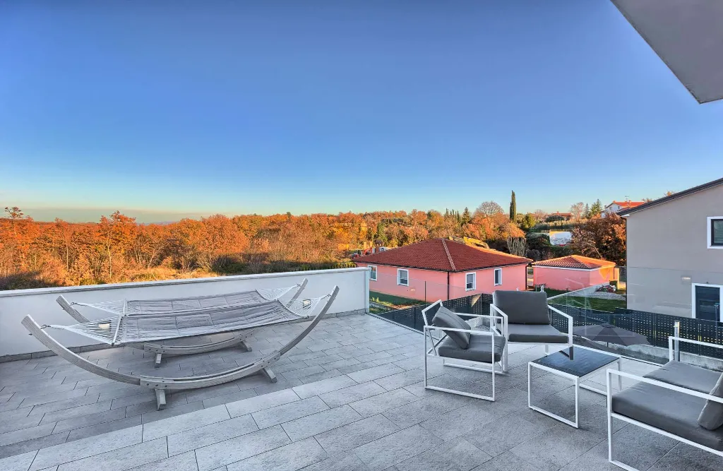 4-Bedroom Villa in Buje with Pool