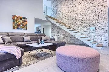 4-Bedroom Villa in Buje with Pool