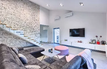 4-Bedroom Villa in Buje with Pool