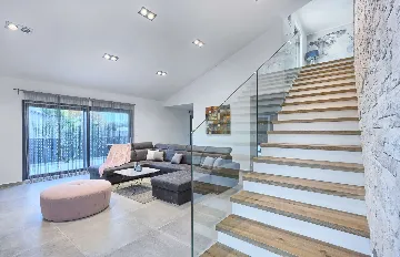 4-Bedroom Villa in Buje with Pool