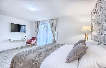 4-Bedroom Villa in Buje with Pool