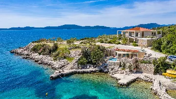 Holiday House in Podimoć with Sea Access & Heated Pool