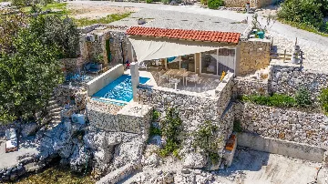 Holiday House in Podimoć with Sea Access & Heated Pool