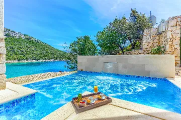 Holiday House in Podimoć with Sea Access & Heated Pool