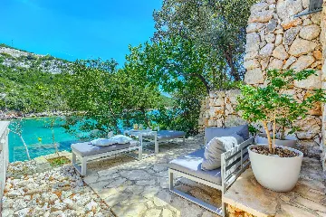 Holiday House in Podimoć with Sea Access & Heated Pool