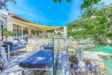 Holiday House in Podimoć with Sea Access & Heated Pool