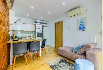 Holiday House in Podimoć with Sea Access & Heated Pool