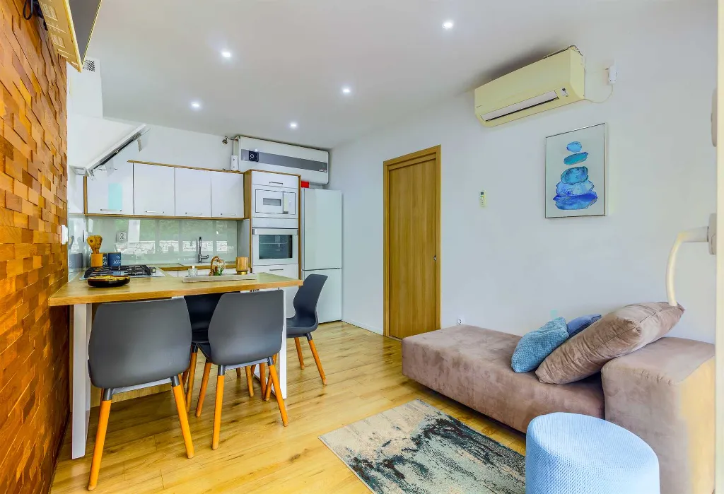 Holiday House in Podimoć with Sea Access & Heated Pool