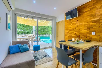 Holiday House in Podimoć with Sea Access & Heated Pool