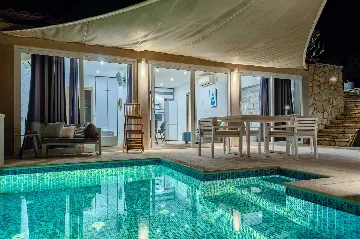 Holiday House in Podimoć with Sea Access & Heated Pool