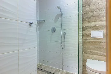 Holiday House in Podimoć with Sea Access & Heated Pool