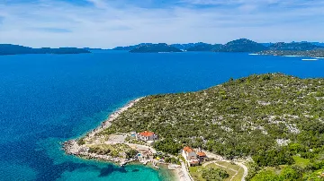 Holiday House in Podimoć with Sea Access & Heated Pool