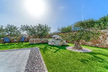 Family-Friendly Villa with Two Pools in Bol