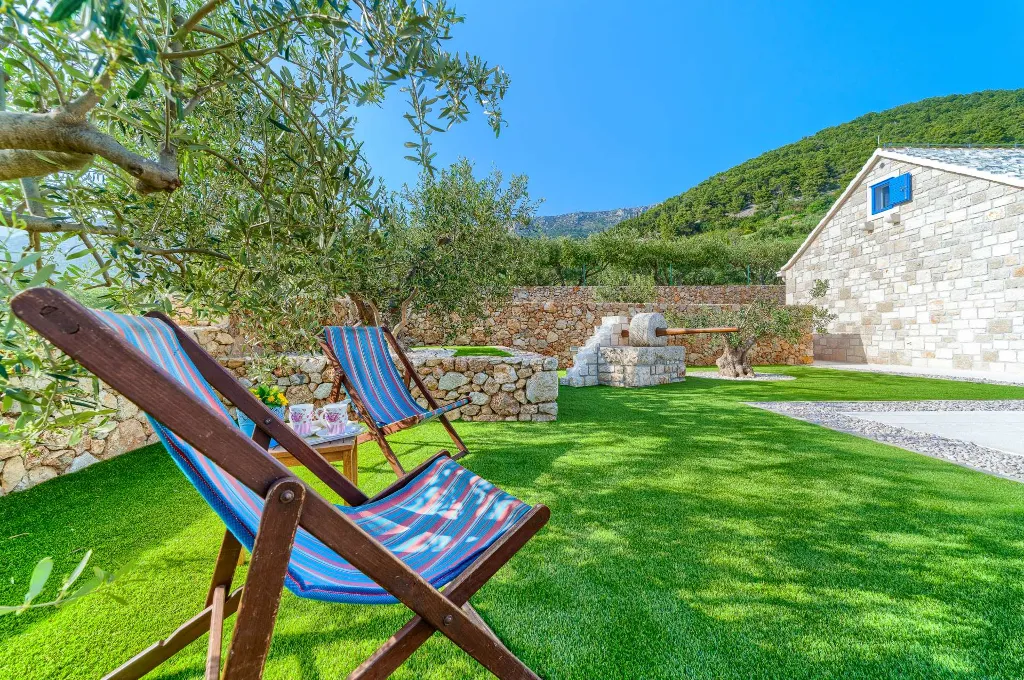Family-Friendly Villa with Two Pools in Bol