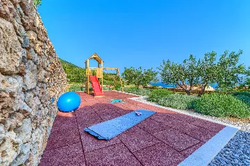 Family-Friendly Villa with Two Pools in Bol