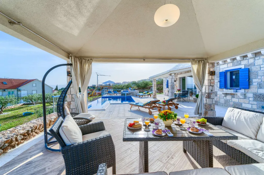 Family-Friendly Villa with Two Pools in Bol