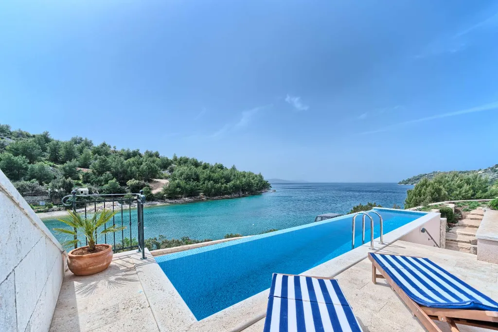 Villa in Bobovisca with Private Heated Infinity Pool