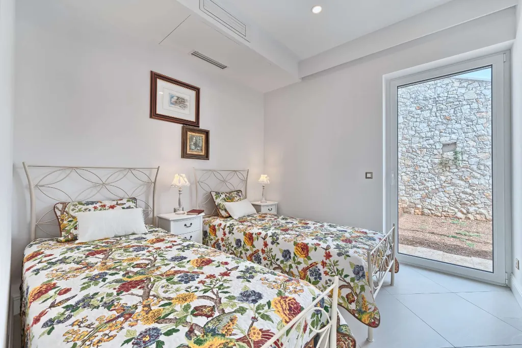 Villa in Bobovisca with Private Heated Infinity Pool