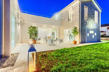 4-Bedroom Villa with Indoor Heated Pool in Otok Ugljan