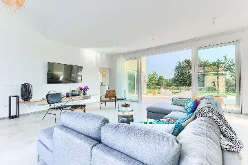 4-Bedroom Villa with Indoor Heated Pool in Otok Ugljan