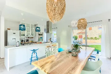 4-Bedroom Villa with Indoor Heated Pool in Otok Ugljan