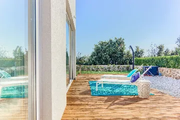 4-Bedroom Villa with Indoor Heated Pool in Otok Ugljan