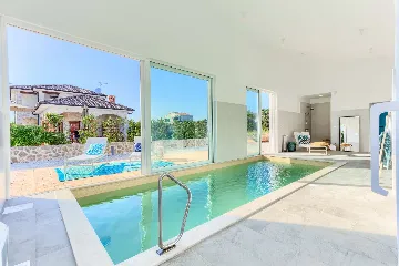 4-Bedroom Villa with Indoor Heated Pool in Otok Ugljan