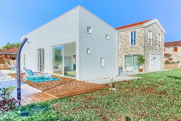 4-Bedroom Villa with Indoor Heated Pool in Otok Ugljan