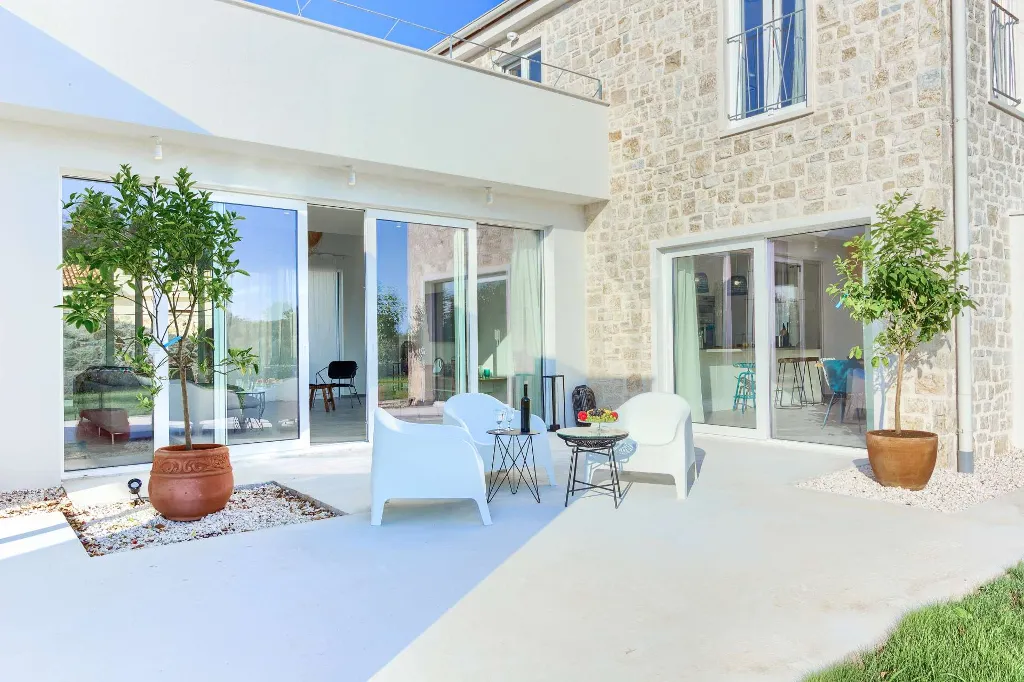 4-Bedroom Villa with Indoor Heated Pool in Otok Ugljan
