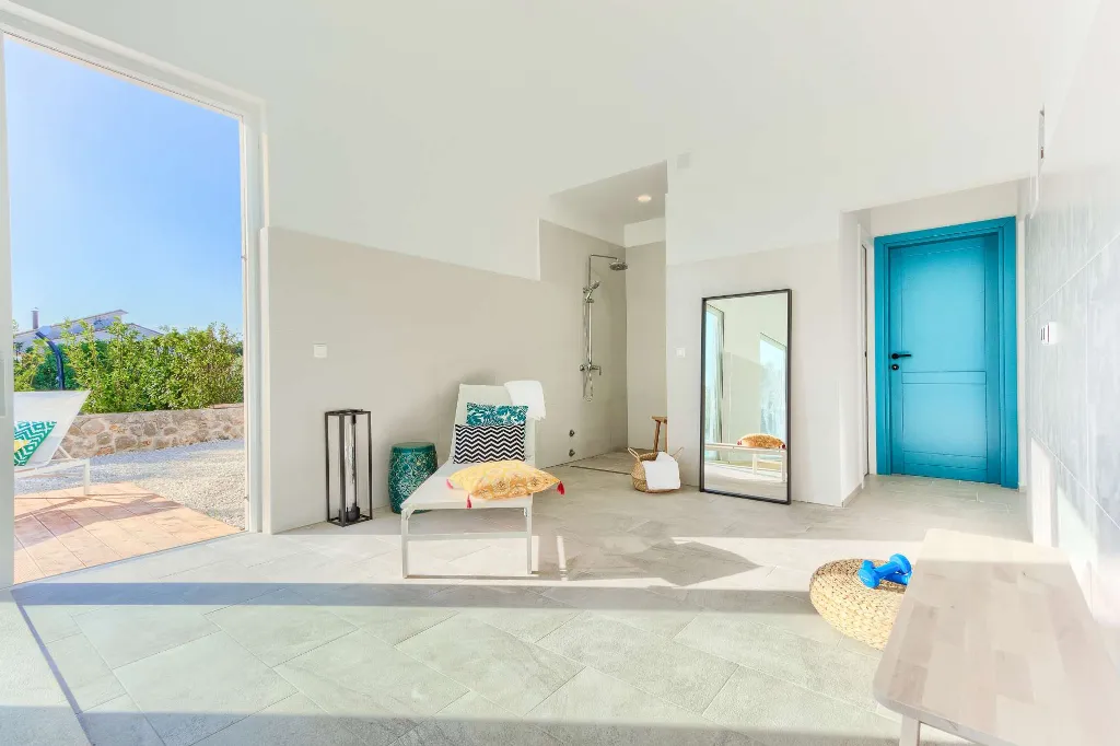 4-Bedroom Villa with Indoor Heated Pool in Otok Ugljan