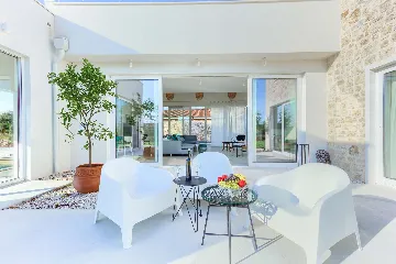 4-Bedroom Villa with Indoor Heated Pool in Otok Ugljan