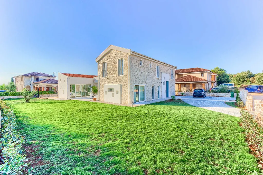 4-Bedroom Villa with Indoor Heated Pool in Otok Ugljan