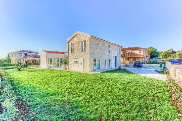 4-Bedroom Villa with Indoor Heated Pool in Otok Ugljan