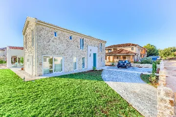 4-Bedroom Villa with Indoor Heated Pool in Otok Ugljan