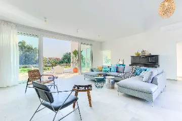 4-Bedroom Villa with Indoor Heated Pool in Otok Ugljan