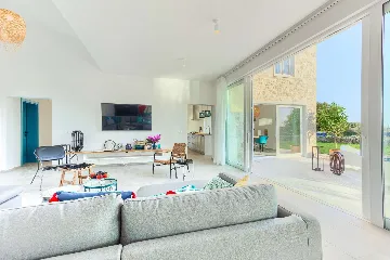 4-Bedroom Villa with Indoor Heated Pool in Otok Ugljan