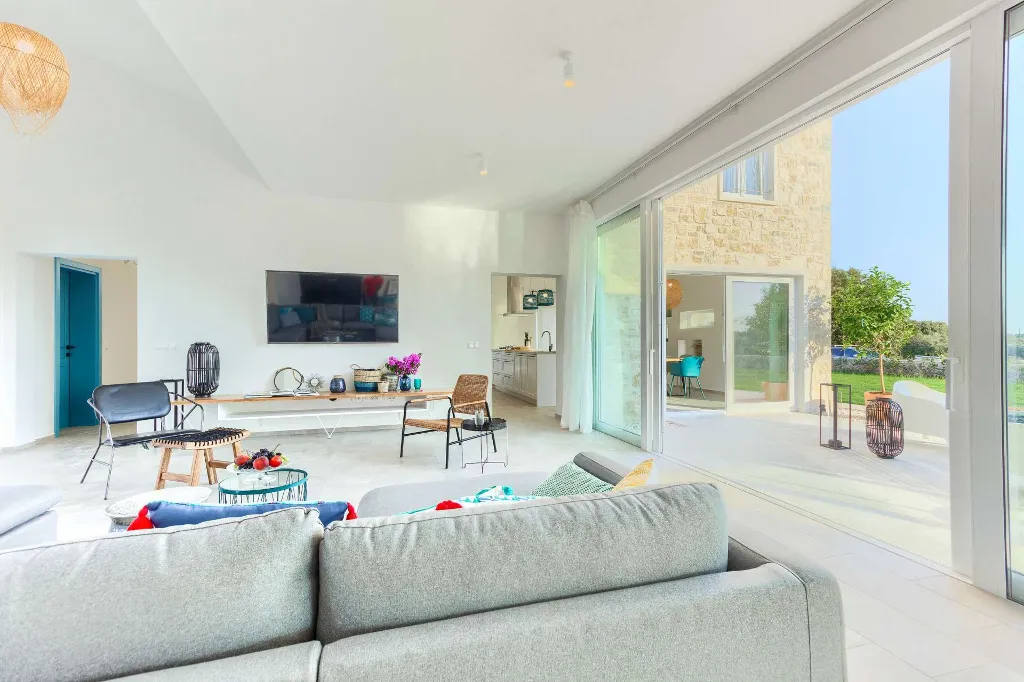 4-Bedroom Villa with Indoor Heated Pool in Otok Ugljan