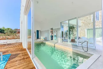 4-Bedroom Villa with Indoor Heated Pool in Otok Ugljan