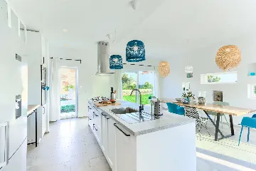 4-Bedroom Villa with Indoor Heated Pool in Otok Ugljan