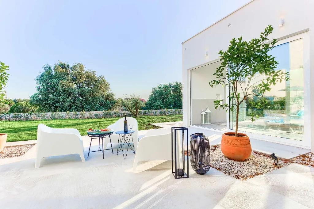 4-Bedroom Villa with Indoor Heated Pool in Otok Ugljan
