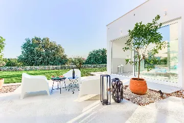 4-Bedroom Villa with Indoor Heated Pool in Otok Ugljan