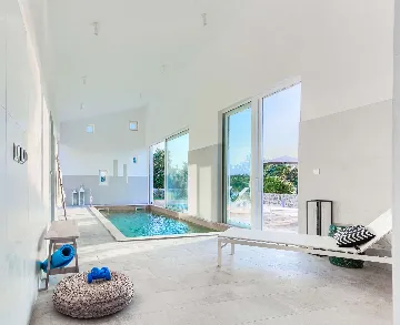4-Bedroom Villa with Indoor Heated Pool in Otok Ugljan