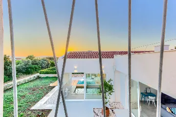 4-Bedroom Villa with Indoor Heated Pool in Otok Ugljan