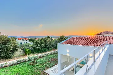 4-Bedroom Villa with Indoor Heated Pool in Otok Ugljan