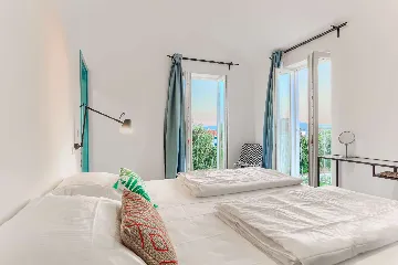 4-Bedroom Villa with Indoor Heated Pool in Otok Ugljan