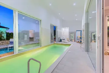 4-Bedroom Villa with Indoor Heated Pool in Otok Ugljan