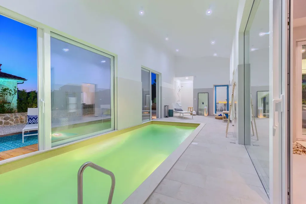 4-Bedroom Villa with Indoor Heated Pool in Otok Ugljan