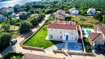 4-Bedroom Villa with Indoor Heated Pool in Otok Ugljan