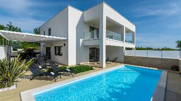 Contemporary Villa in Linardici with Private Pool